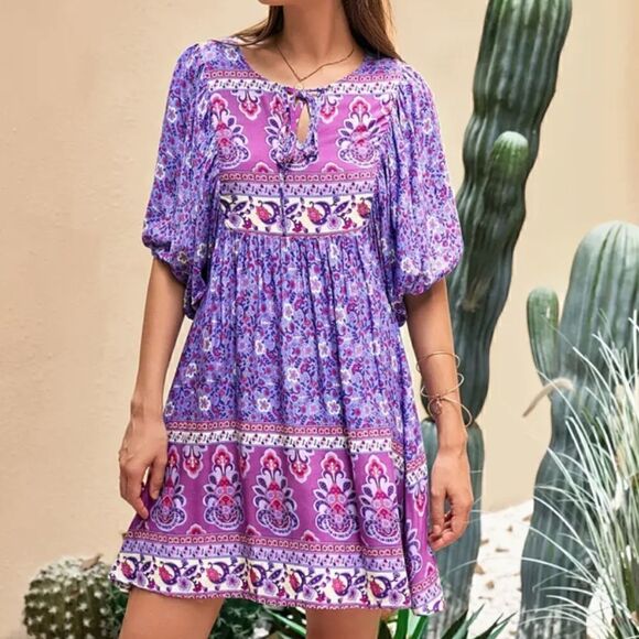 Ditsy Purple Floral Paisley Pattern Boho Lantern Short Sleeve Dress - Picture 3 of 5